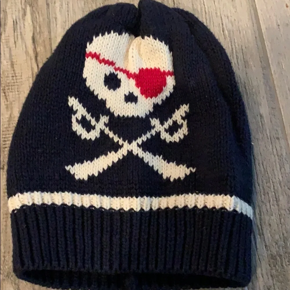 EUC Bundle of Gap knit hat and fleece mittens